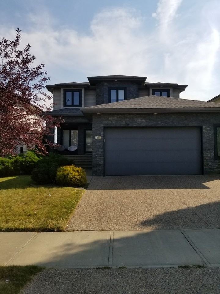 Amazing Executive Five Bedroom Four Bathroom Home With Double Garage