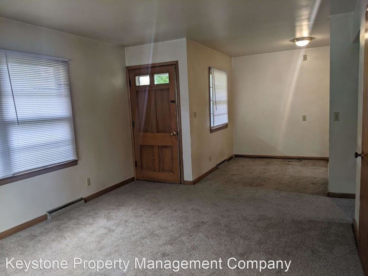 1121/1123 Tower Ct - Photo 2 of 14