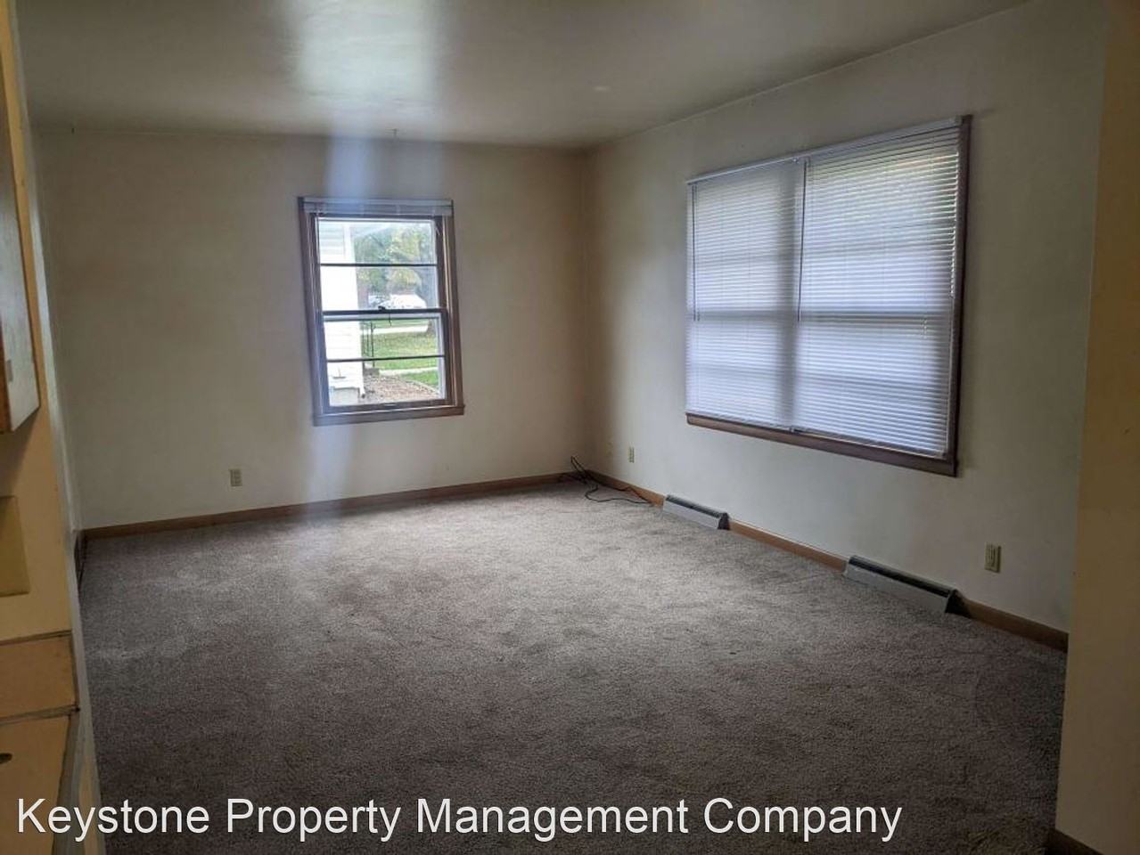 1121/1123 Tower Ct - Photo 3 of 14