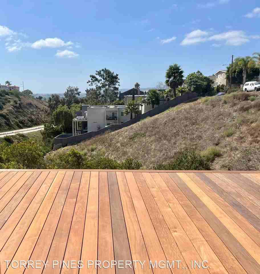 1638 Sutter St - Photo 2 of 3