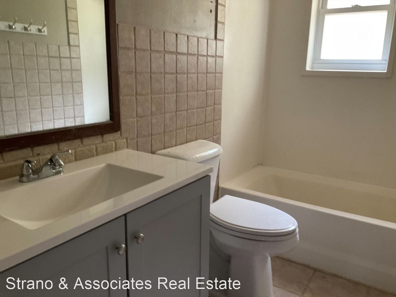 749 N Pearl St - Photo 3 of 6