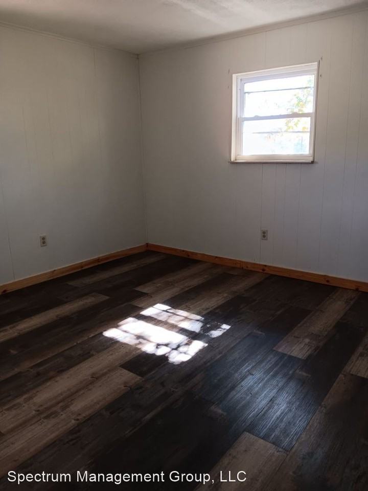 228 Gatewood Rd - Photo 2 of 8