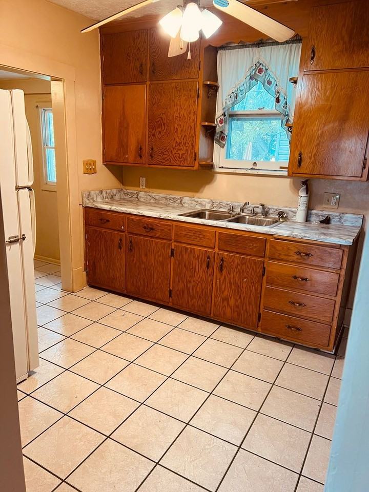 174 Flowers Ave - Photo 2 of 12