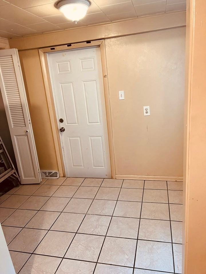 174 Flowers Ave - Photo 3 of 12