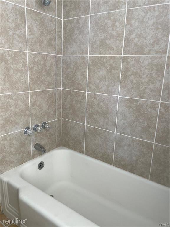 558 N Vermont Ave - Photo 3 of 10