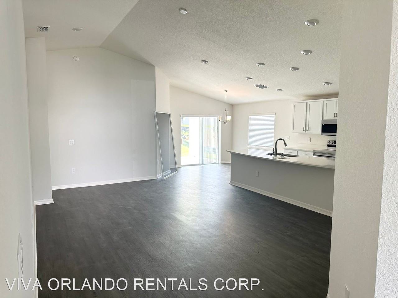 1843 Brisbane Pl - Photo 3 of 29