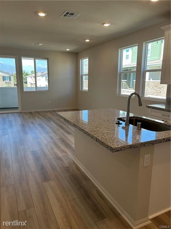 322 Lockhart Way - Photo 2 of 10