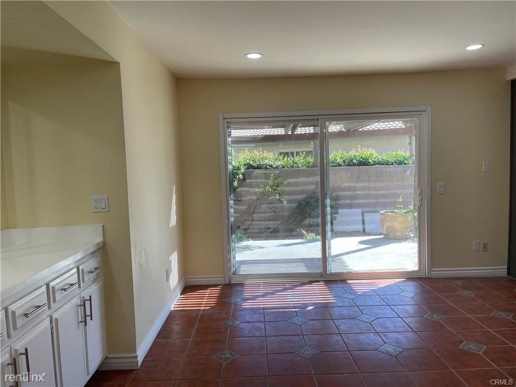 3335 Shadylawn Dr - Photo 2 of 10