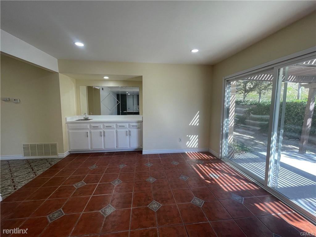 3335 Shadylawn Dr - Photo 3 of 10
