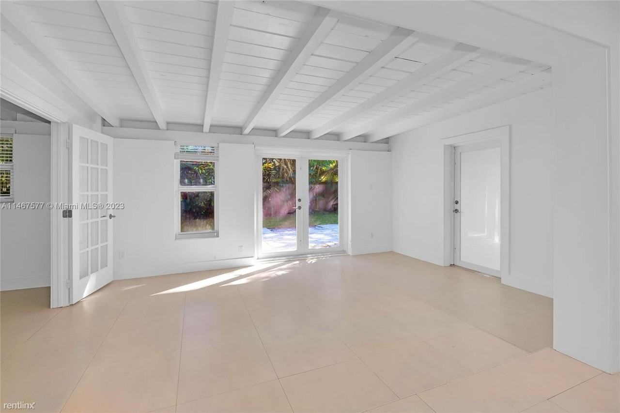 5990 Sw 86th St - Photo 2 of 12