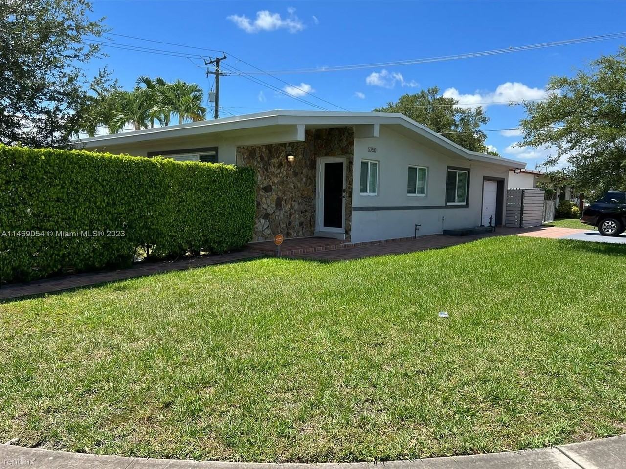 5250 Sw 96th Ave - Photo 2 of 27