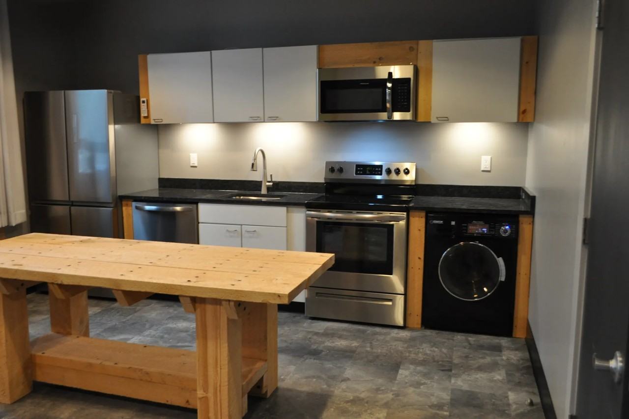 208 W Broadway St - Photo 2 of 13