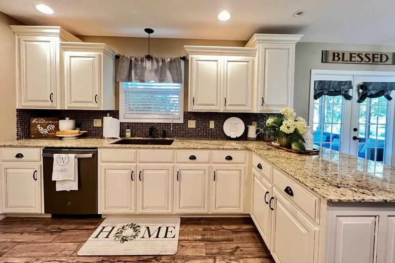 2524 Rolling Green Dr - Photo 2 of 10