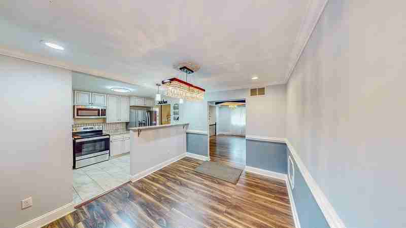 5512 Hamilton Avenue - Photo 2 of 28