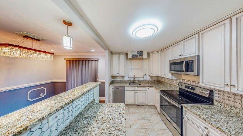 5512 Hamilton Avenue - Photo 3 of 28