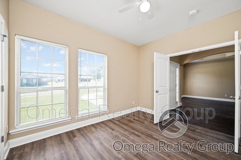 5185 Gamepoint Dr W - Photo 5 of 37