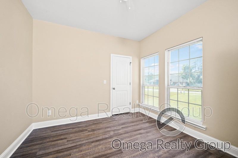 5185 Gamepoint Dr W - Photo 6 of 37