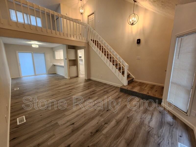 368 White Oak Ln - Photo 2 of 14