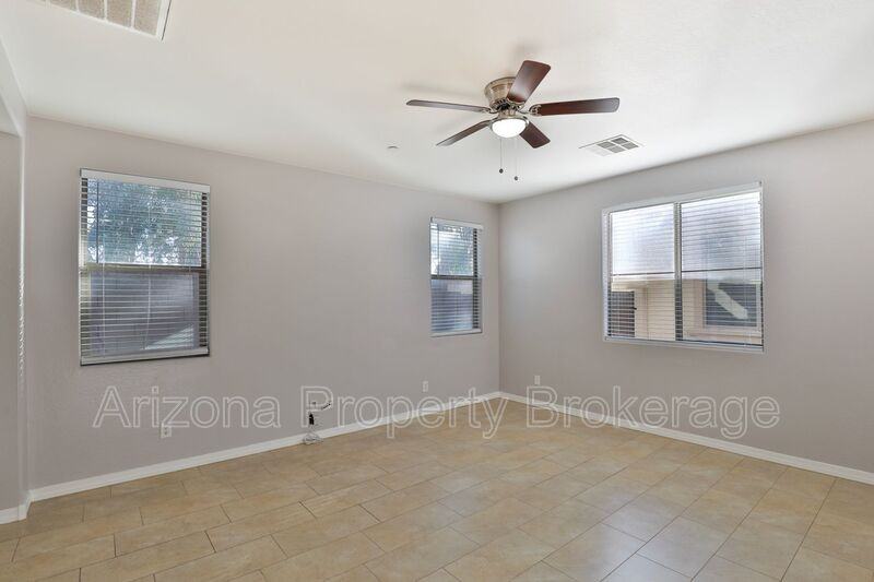 3879 E Santa Fe Ln - Photo 4 of 34