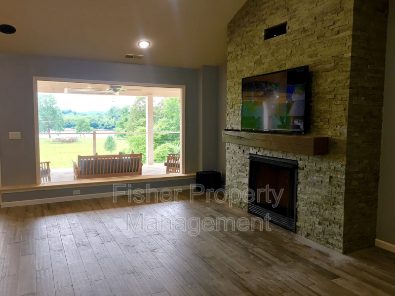 1500 Rustling Cedar Ln - Photo 6 of 31