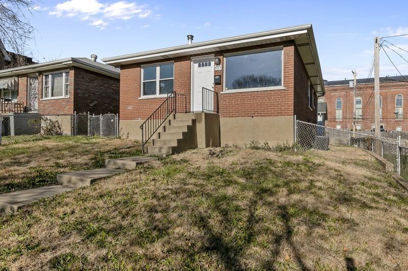 905 Russell Blvd - Photo 2 of 22