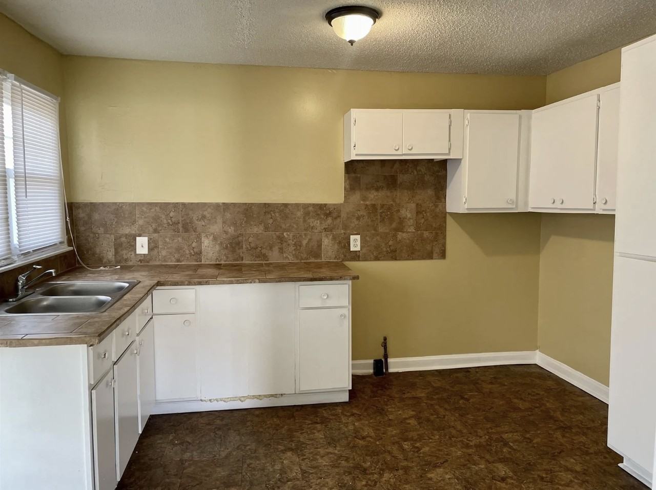 67 S Parkway E - Photo 2 of 5