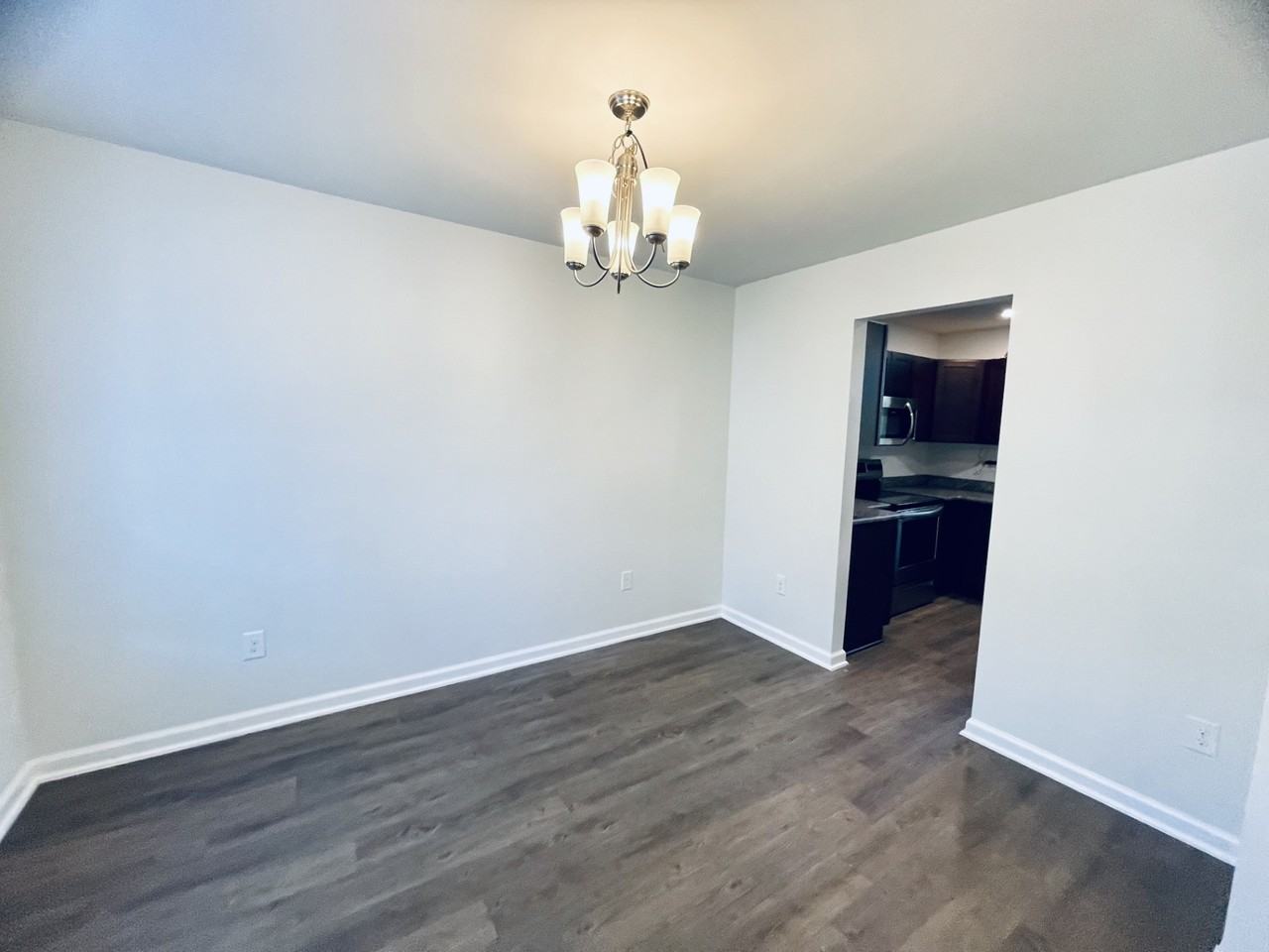 1105 Fairway Ln - Photo 2 of 29