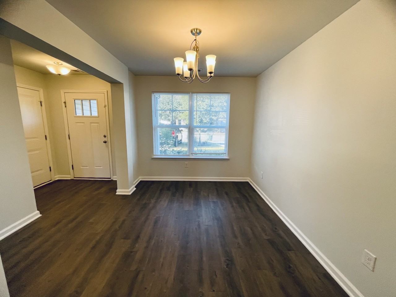 1105 Fairway Ln - Photo 3 of 29