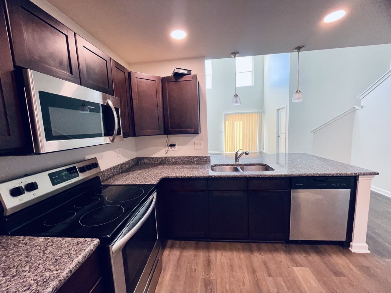 1105 Fairway Ln - Photo 4 of 29