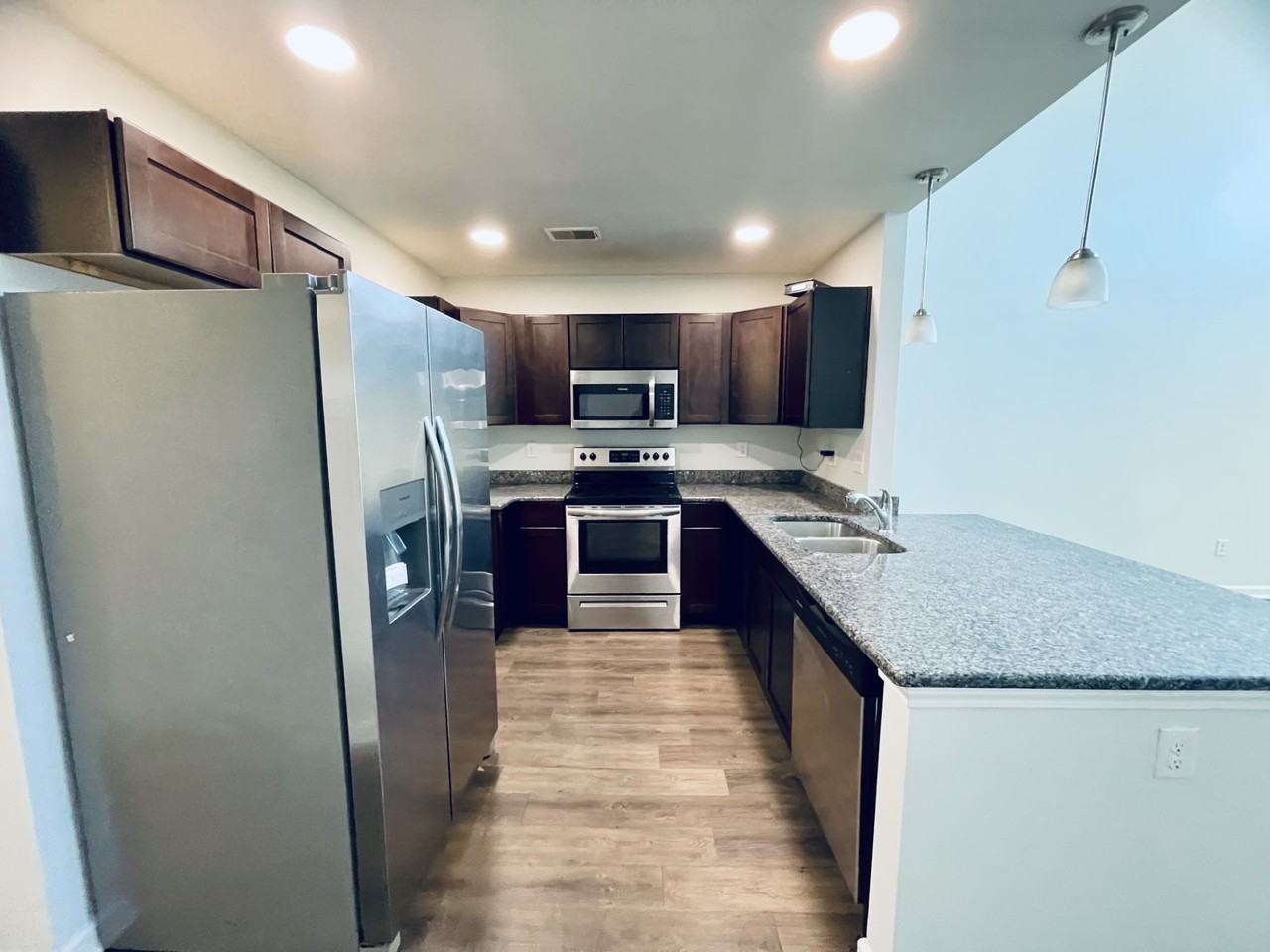 1105 Fairway Ln - Photo 5 of 29