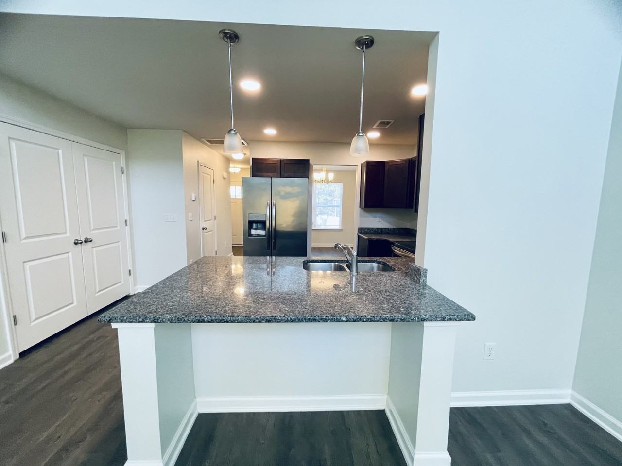 1105 Fairway Ln - Photo 6 of 29