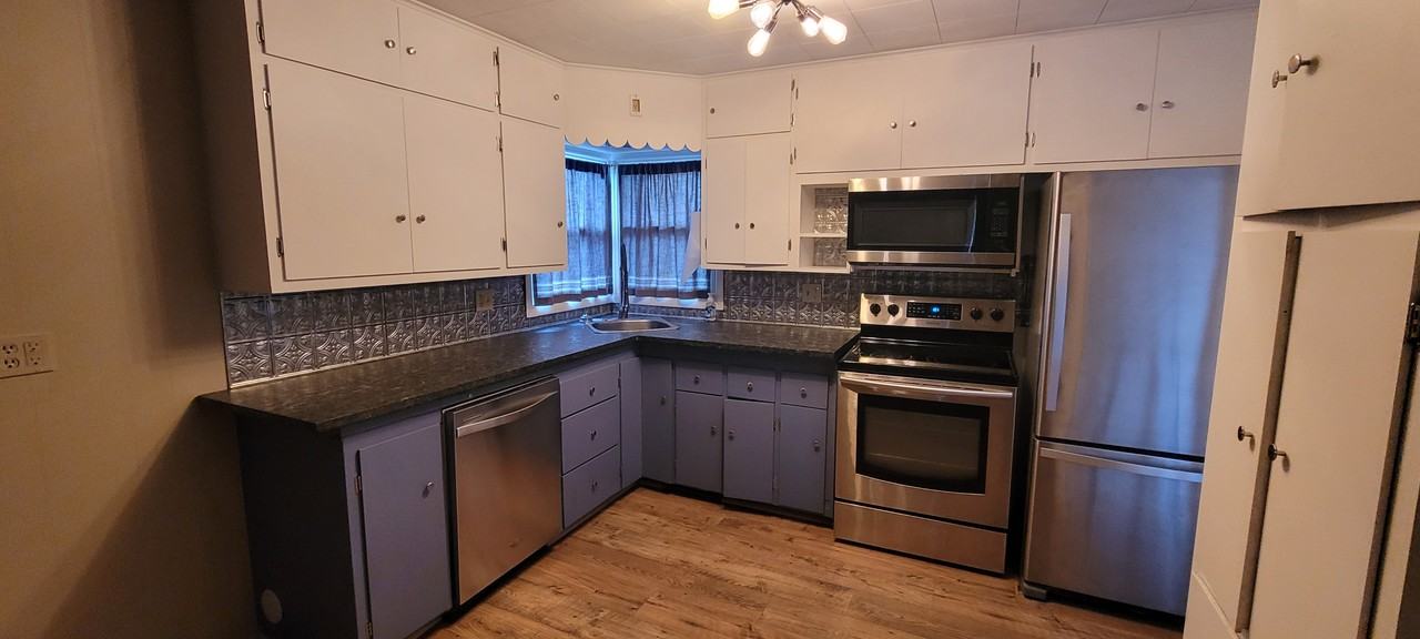 810 3rd Ave E - Photo 2 of 10