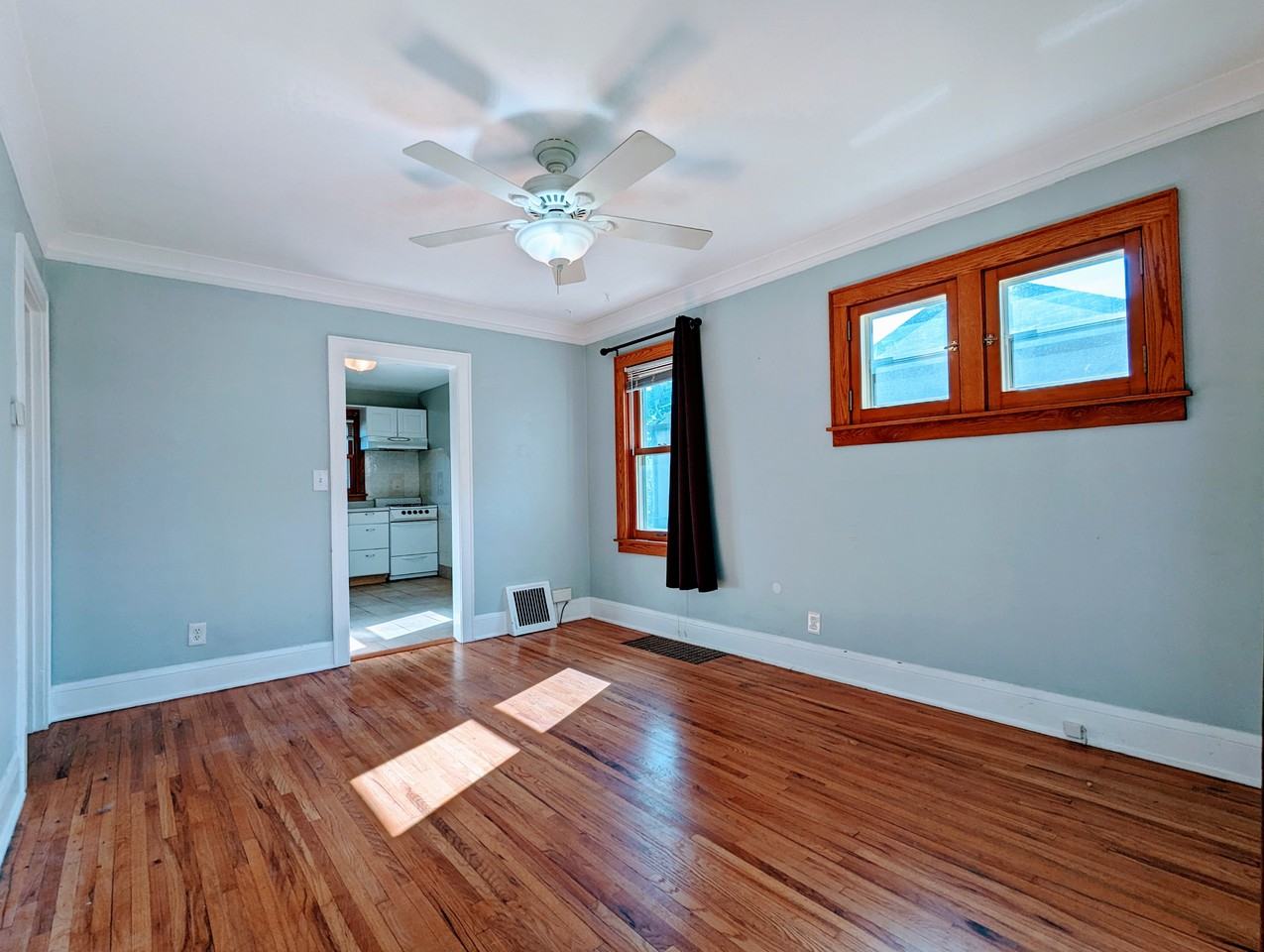 5521 37th Ave S - Photo 3 of 12