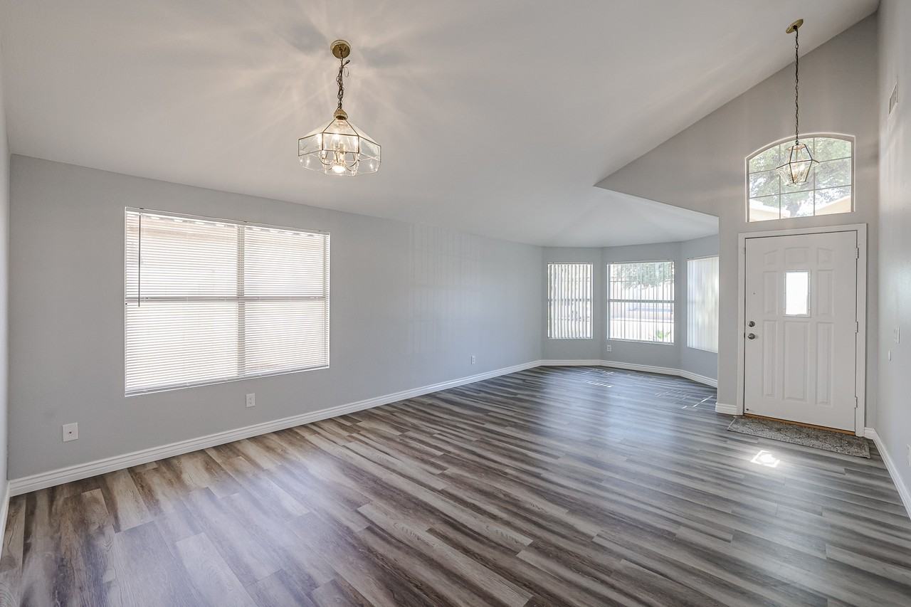 3930 E Harvard Ave - Photo 5 of 32