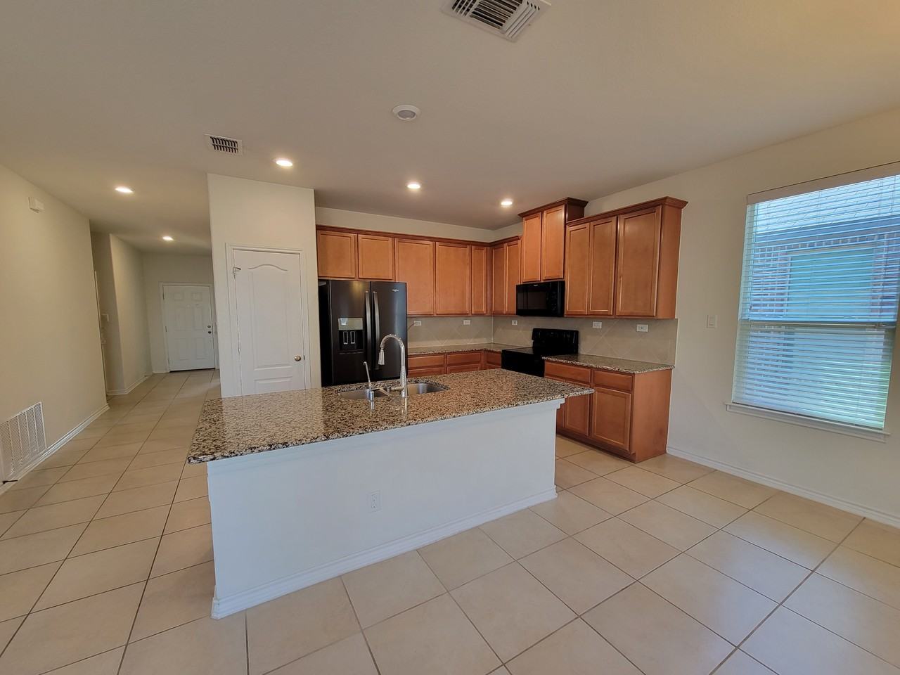 2065 Oxbow Cir - Photo 2 of 19