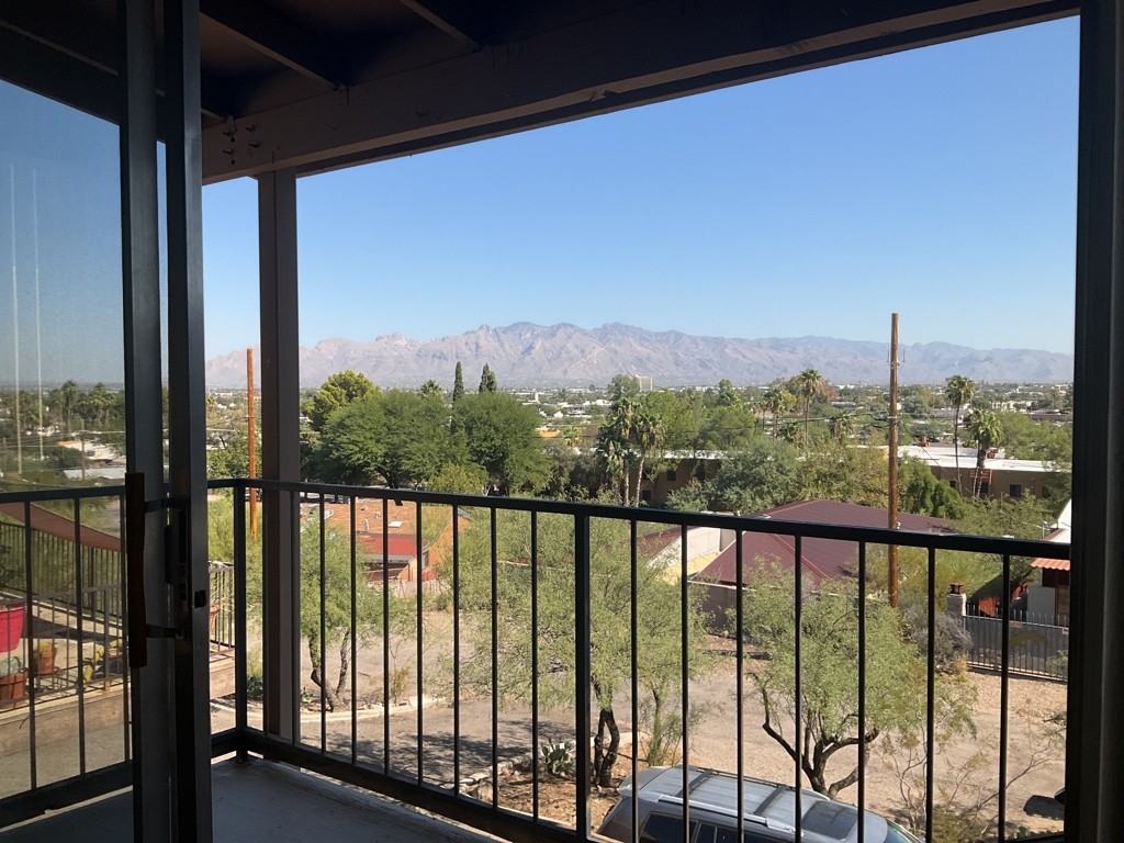 223 N Boulder Ter - Photo 2 of 33