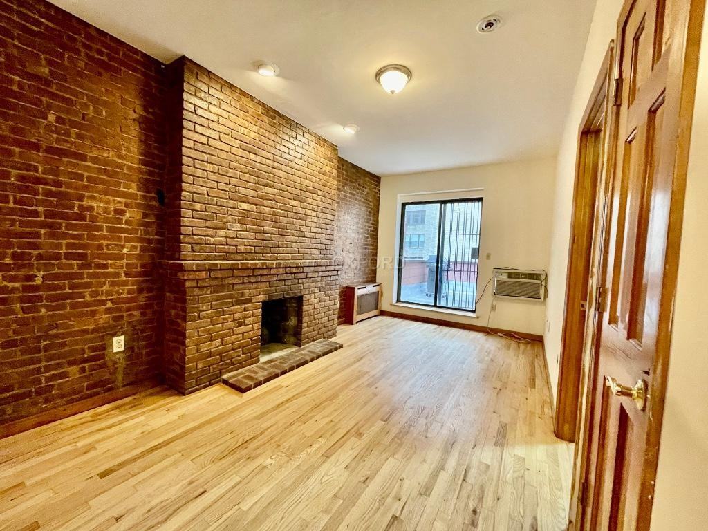 W 93rd St PHN, New York, NY 10025 2 Bedroom Apartment for 4,700/month