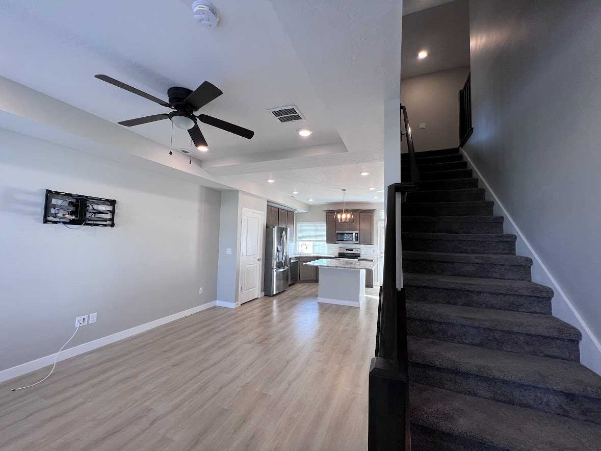 137 E Brushy Canyon St #1 - Photo 3 of 23