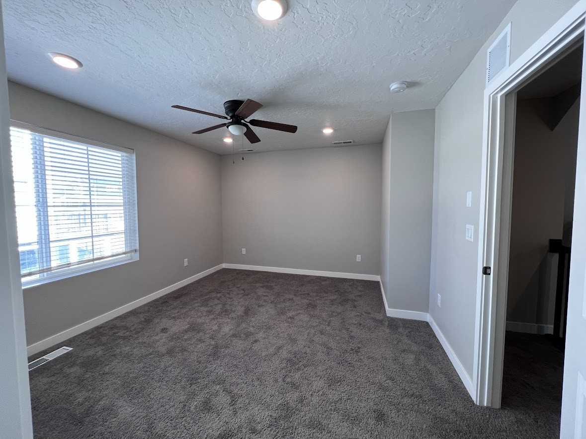 137 E Brushy Canyon St #1 - Photo 6 of 23