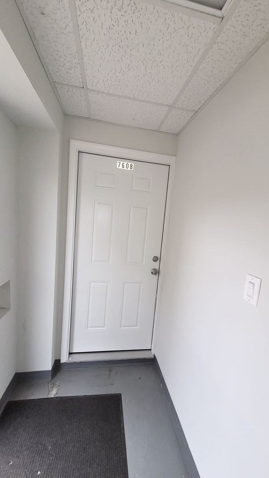 7608 North Paulina Street #7608 - Photo 2 of 19