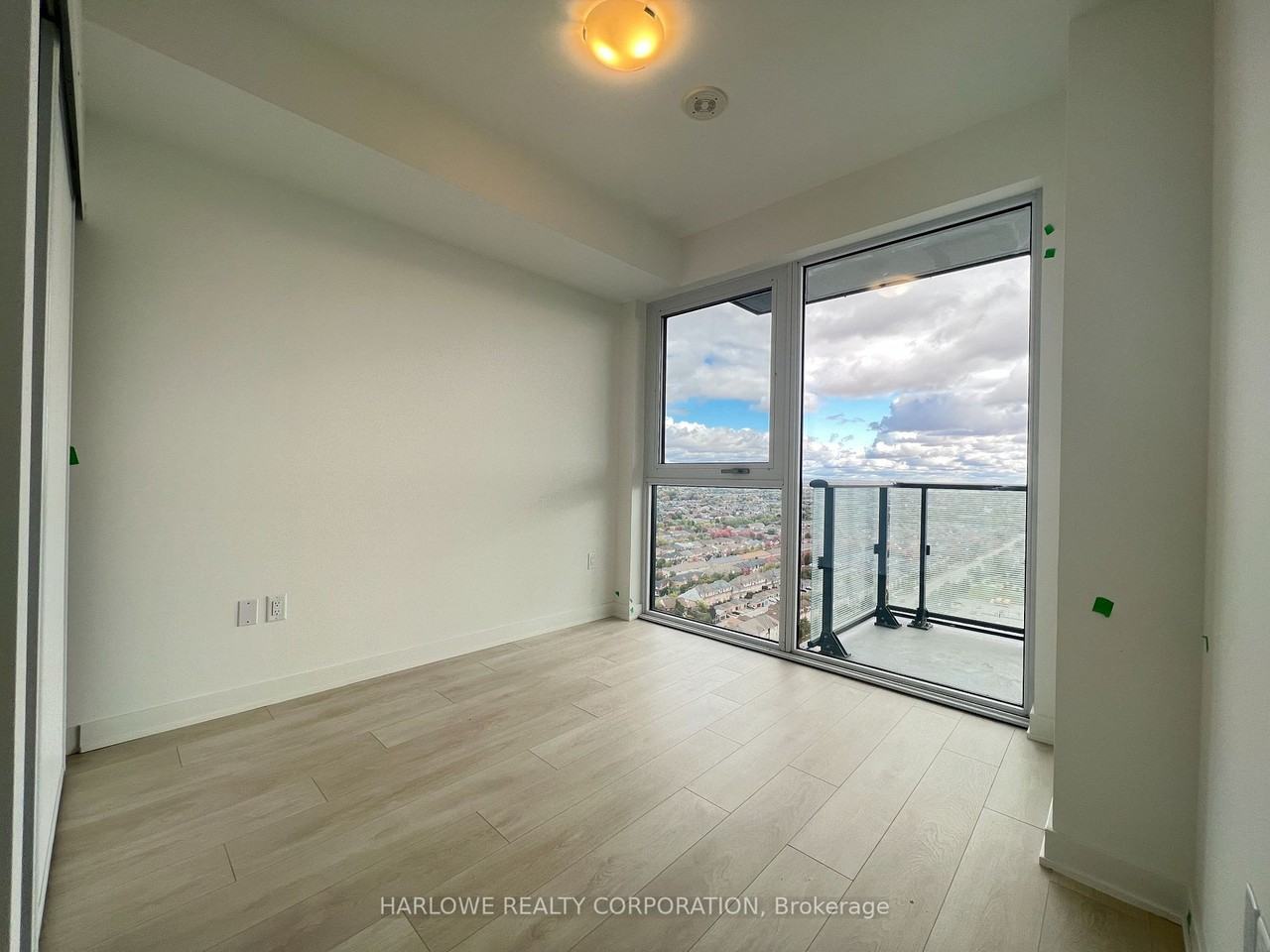105 Oneida Crescent - Photo 3 of 12