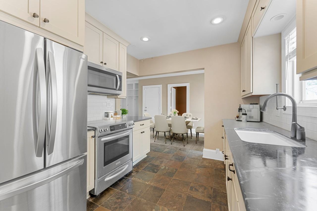 3260 Yosemite Avenue South - Photo 3 of 20