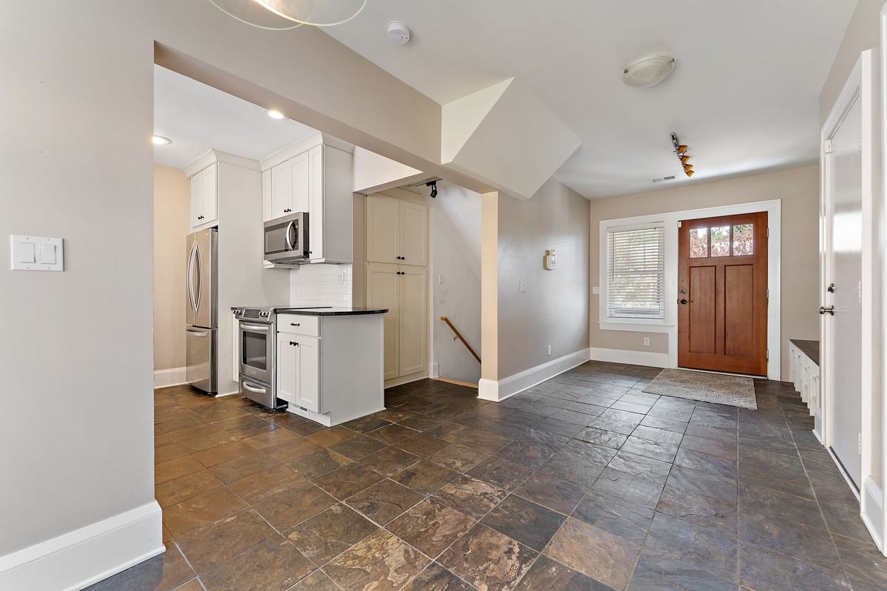 3260 Yosemite Avenue South - Photo 2 of 20