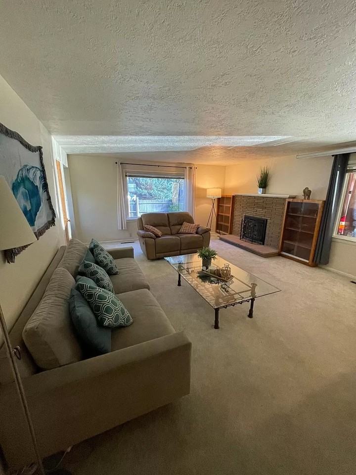 1025 Fargo Street - Photo 3 of 18
