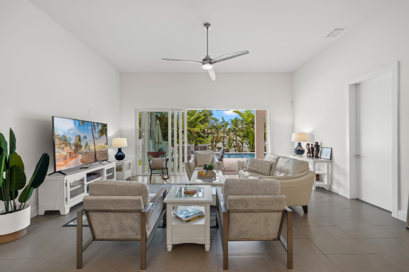 811 108th Ave N - Photo 2 of 23