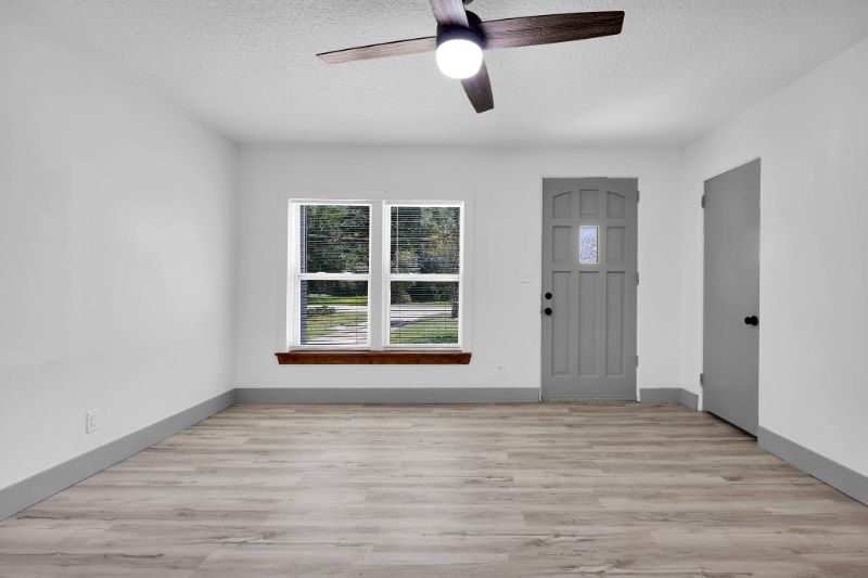 1374 Murray Dr - Photo 7 of 39