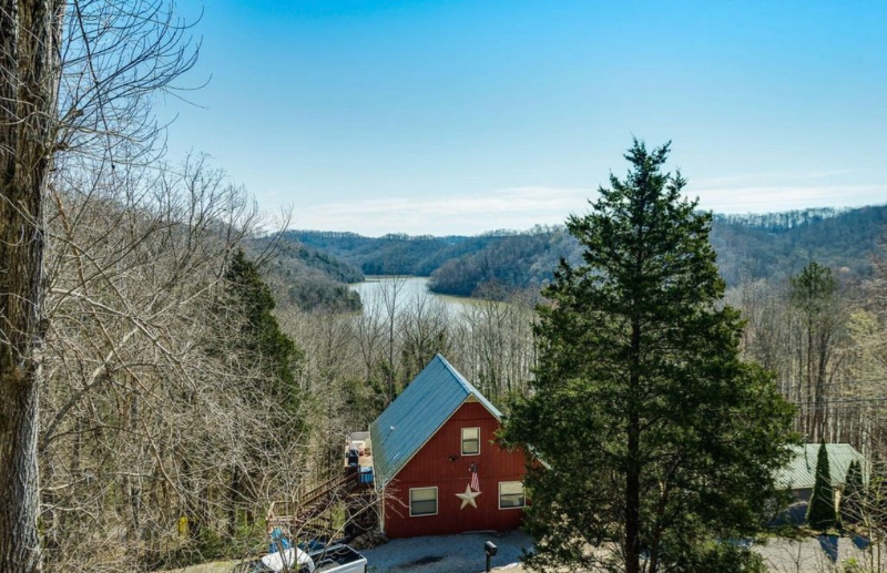 920 Cherokee Dr - Photo 2 of 22