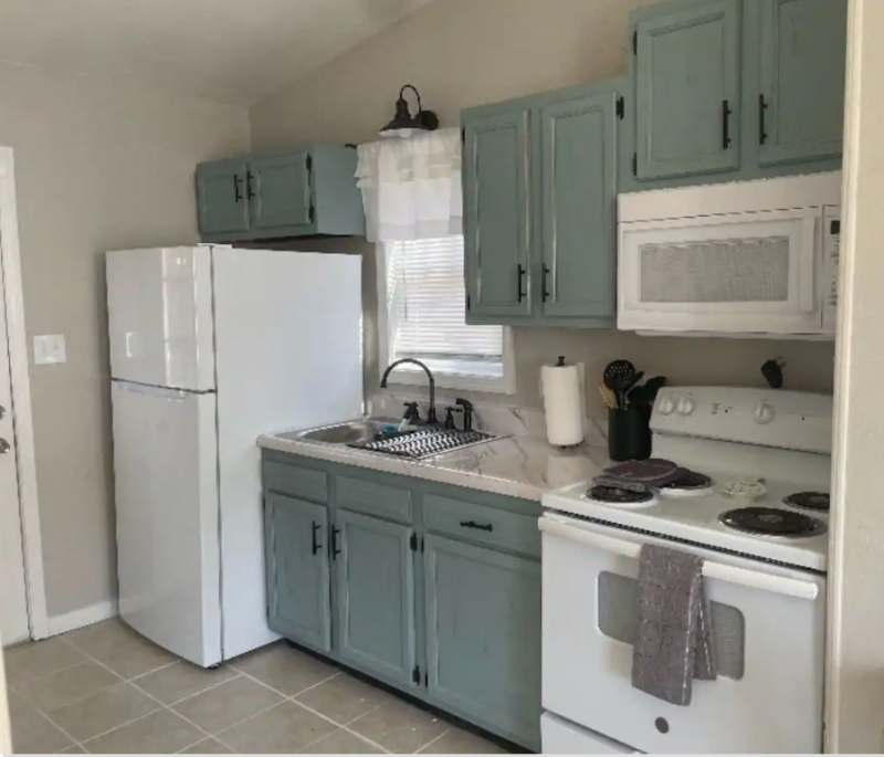 916 Kyle Avenue Northeast - Photo 3 of 13