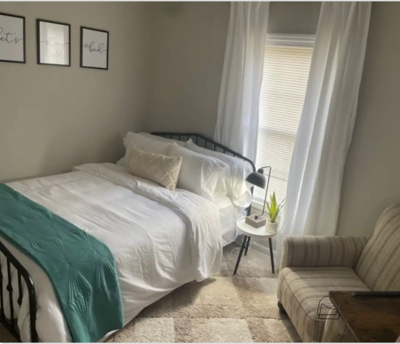 916 Kyle Avenue Northeast - Photo 6 of 13