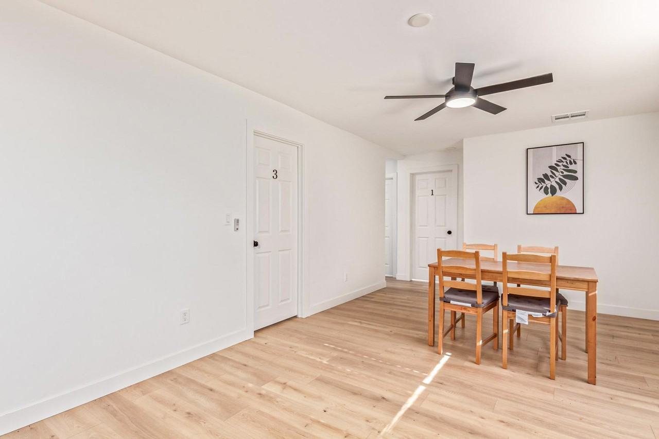 E Monroe St - Photo 4 of 12